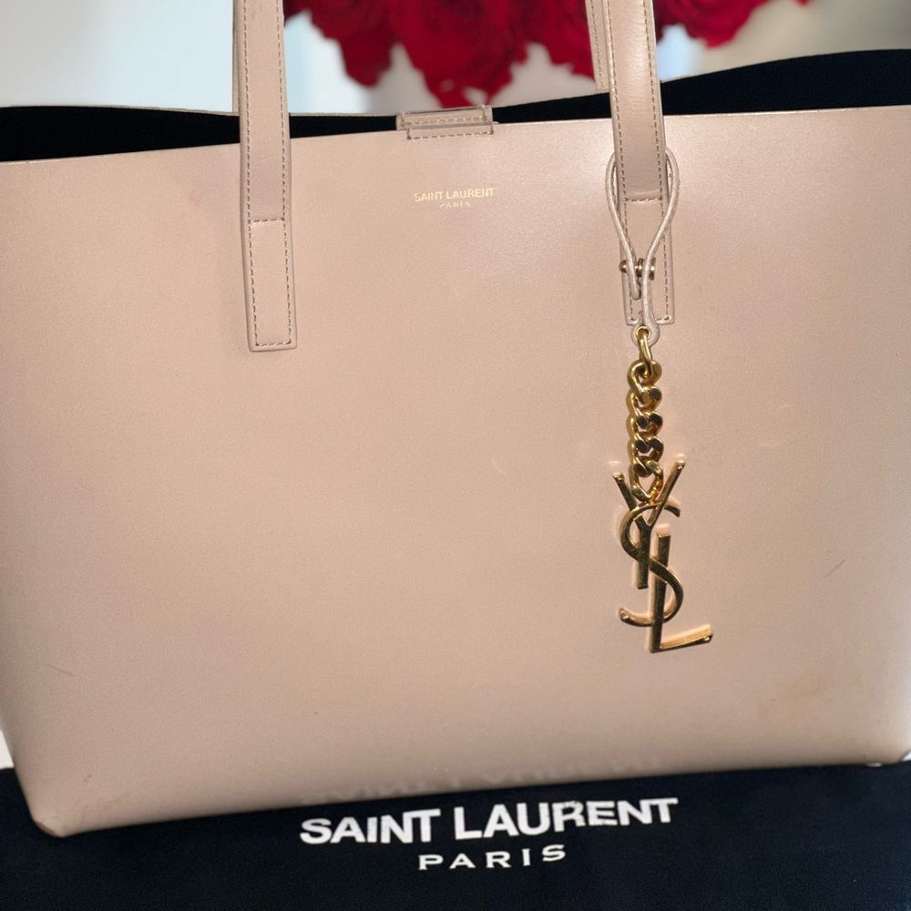 Yves Saint Laurent tan small shopping tote bag. Pre-Owned. Authentic.